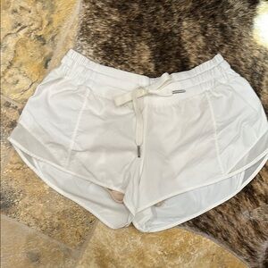 Hotty Hot size 6 lululemon white 4”